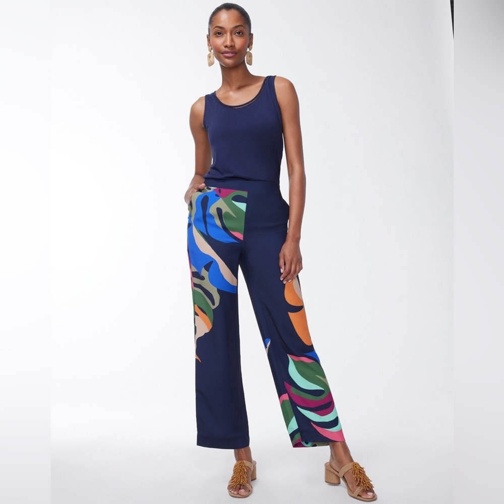 Chicos Palm Print Wide Leg Soft Crops- Brand New